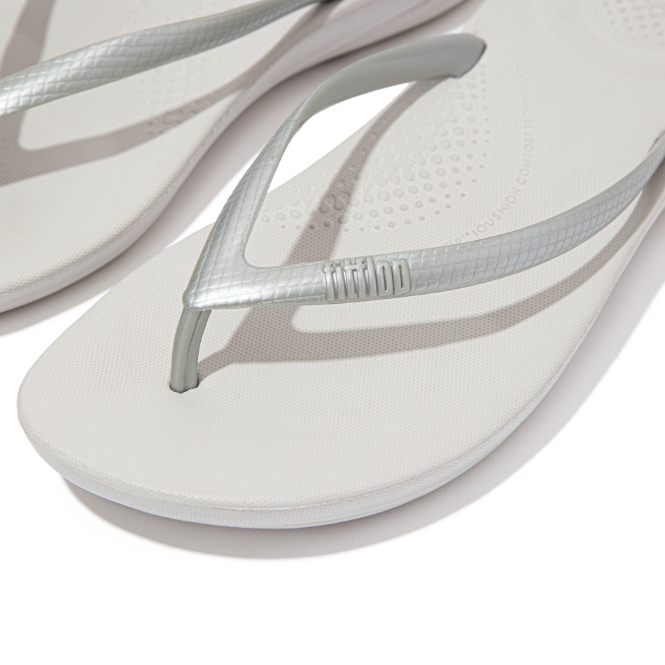Fitflop iQUSHION Ergonomic Flip-Flops Silver
